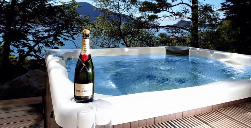 self catering with hot tub