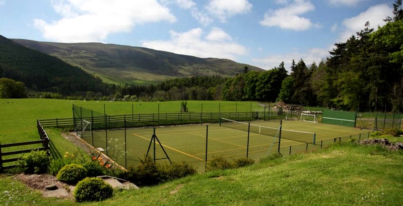 cottages with tennis court