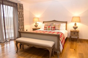 cottage beside sea scotland